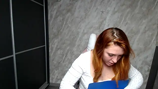 Reginasmilee live sex cam