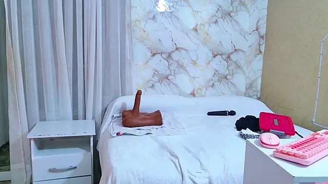 QueenSallyDesire's cam snapshot