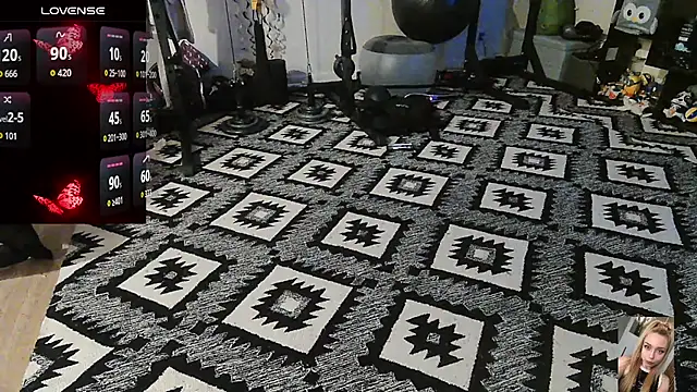 Blondiewithanass live sex cam