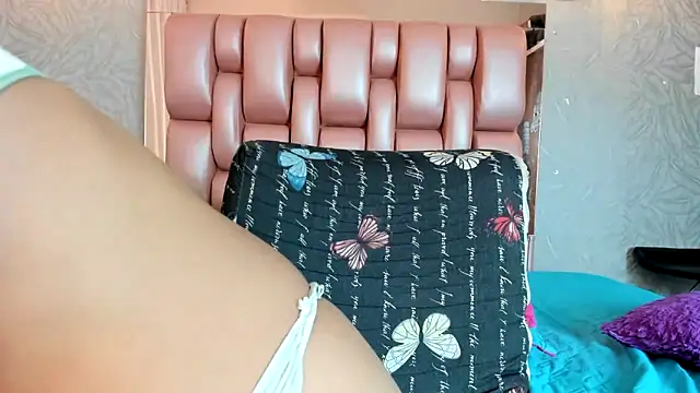 KOURTNEY--'s cam snapshot