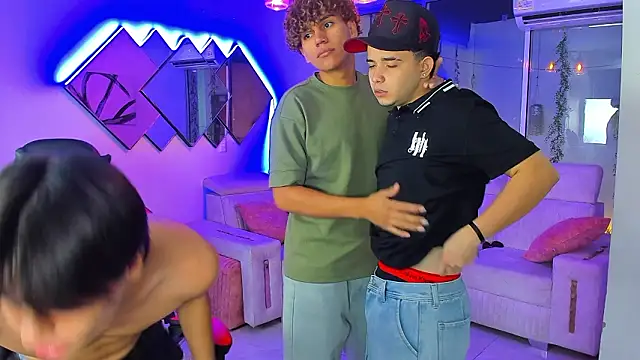 Houseofwarrios live sex cam