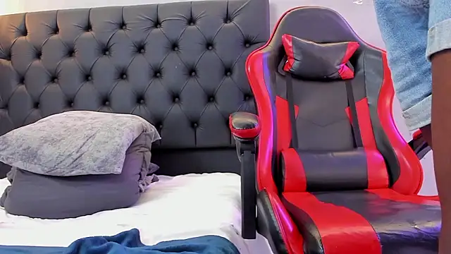 naomi__blair live sex cam