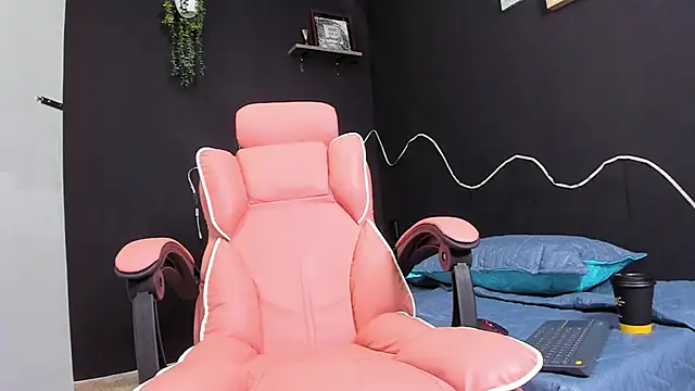 Alex_Royce_'s cam snapshot