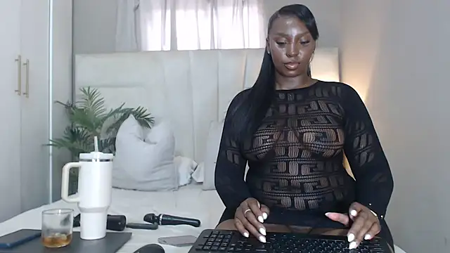 naughtyblackdolie's cam snapshot