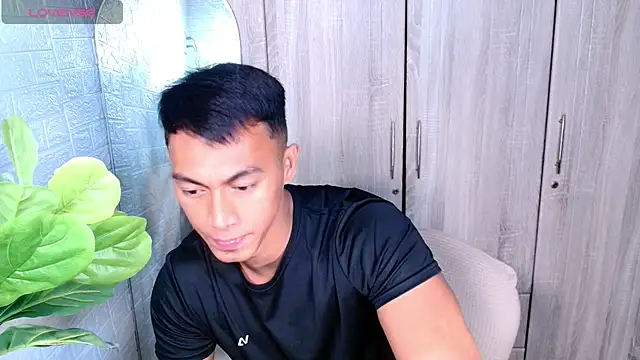 PinooyMilker live sex cam