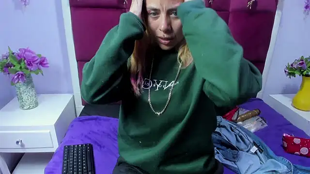 Dakota_Angell_'s cam snapshot