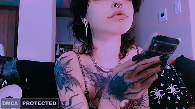 NaughtyLittleFox live sex cam