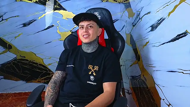 Kevin22_222 live sex cam