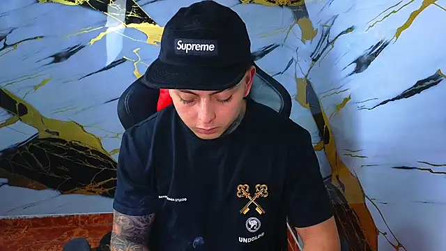 Kevin22_222 live sex cam