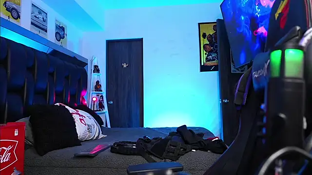 logan_hugh8 live sex cam