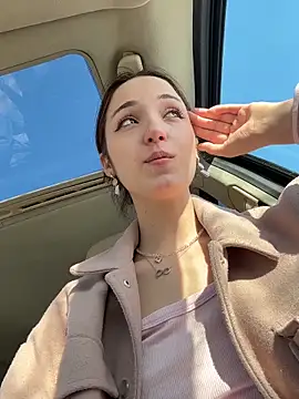 DollyTall's cam snapshot