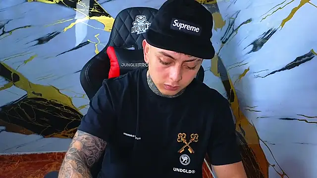 Kevin22_222 live sex cam