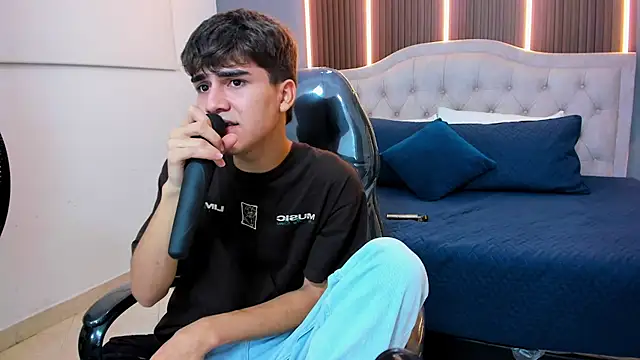 Tommy18__ live sex cam