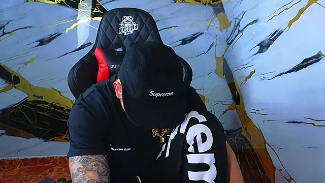 Kevin22_222 live sex cam