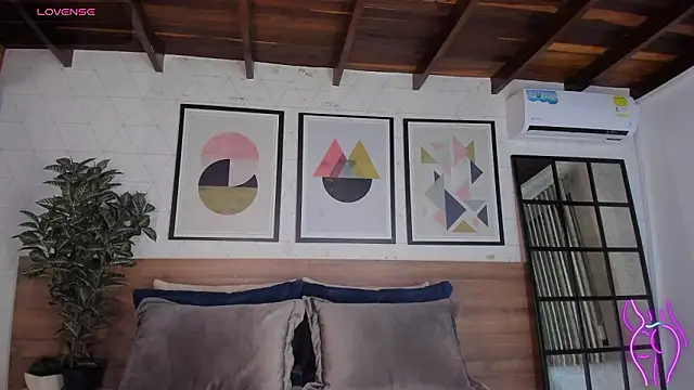 MiaKay1 live sex cam