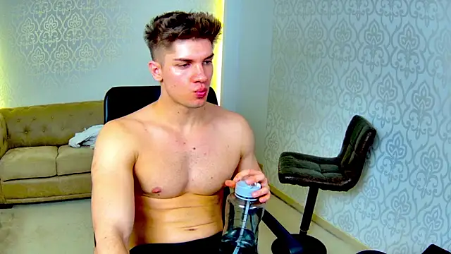 MaxKaiden live sex cam