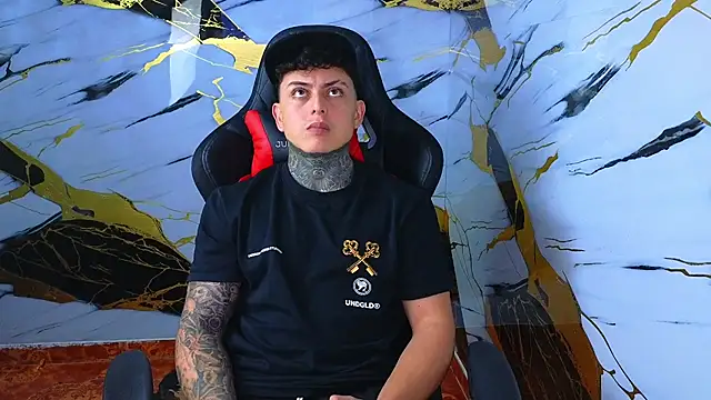 Kevin22_222 live sex cam