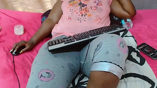 curvydarckcohocolate's cam snapshot