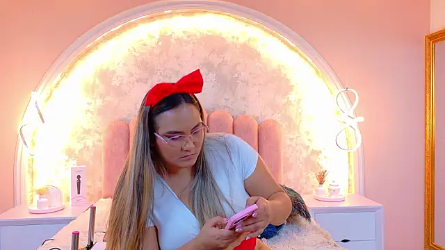 MiaLaurents's cam snapshot