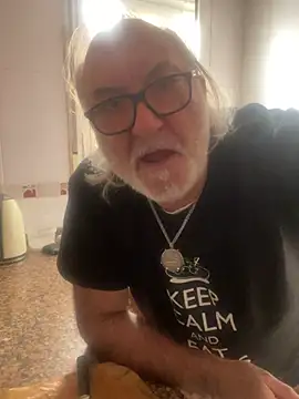 EroticVenetian live sex cam