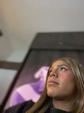 Flora_Minx live sex cam