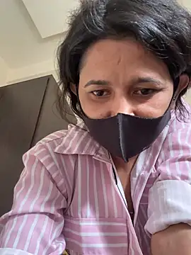 raavigirl's cam snapshot