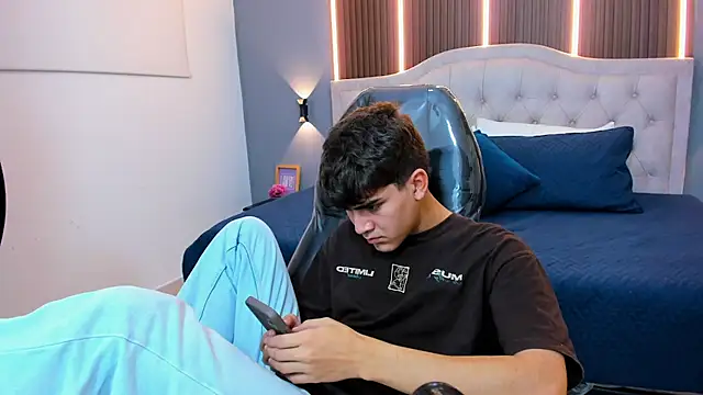 Tommy18__ live sex cam