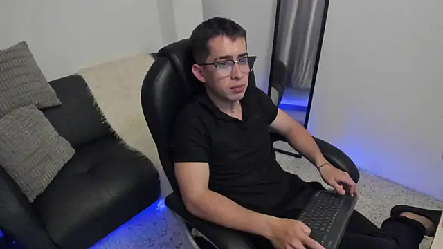 Tommas_Jhonson's cam snapshot