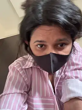 raavigirl's cam snapshot