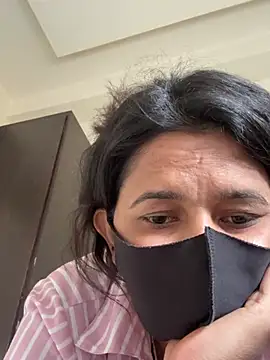 raavigirl's cam snapshot