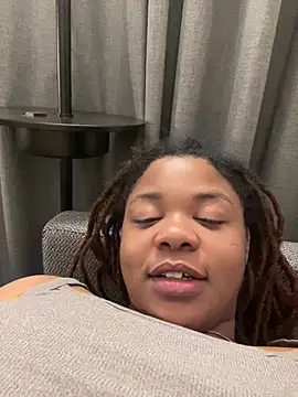 HEARTBREAKBRE live sex cam