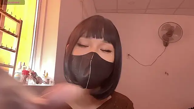 Tieu-May live sex cam