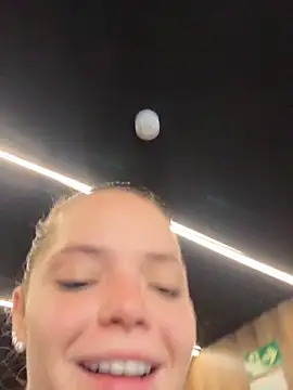 Wildmaca's cam snapshot