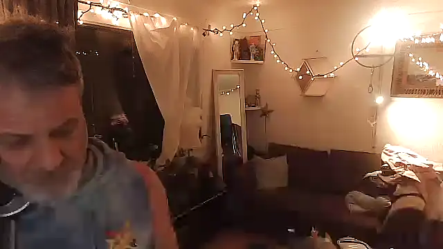 SilverandFox's cam snapshot