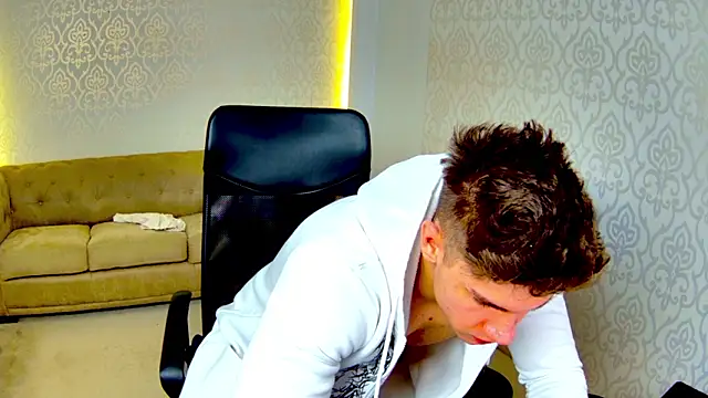 MaxKaiden live sex cam