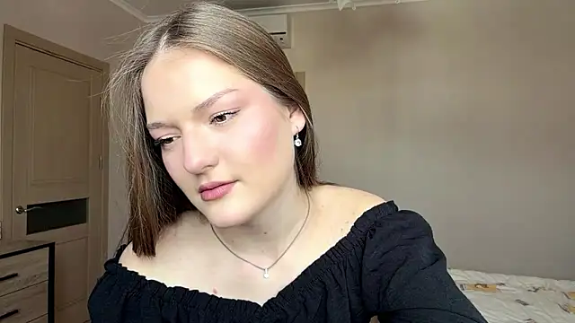 Milayouknow's cam snapshot