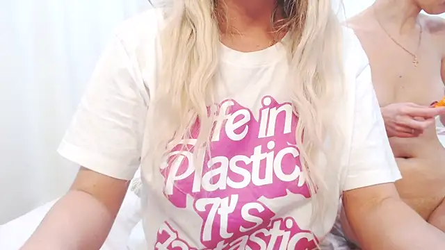 BarbieDool's cam snapshot