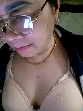 small-house123's cam snapshot