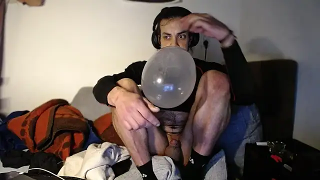 P4RtYBOII92 live sex cam