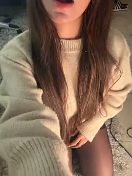 aly_golden_ live sex cam