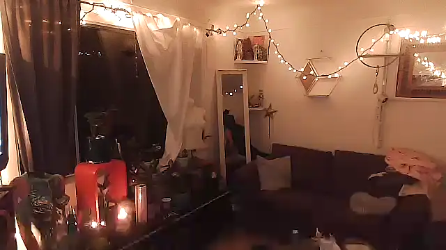 SilverandFox's cam snapshot