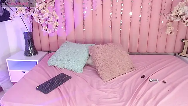 LucyVilla's cam snapshot