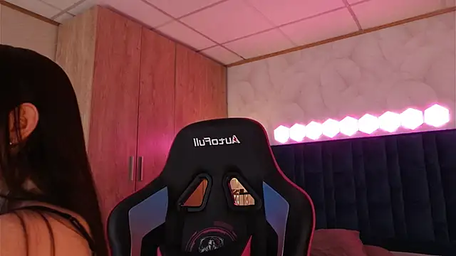 LucyDeLuca's cam snapshot