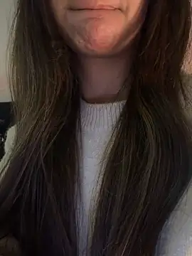 aly_golden_'s cam snapshot