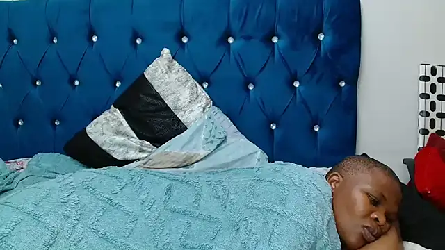 SexyDarkLadyXxx's cam snapshot