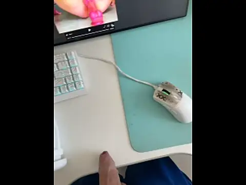 holyplugg live sex cam