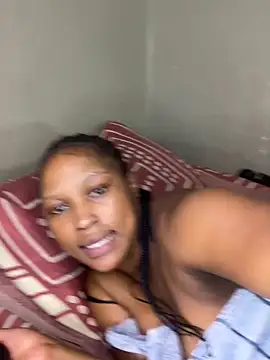 Bellabootie's cam snapshot