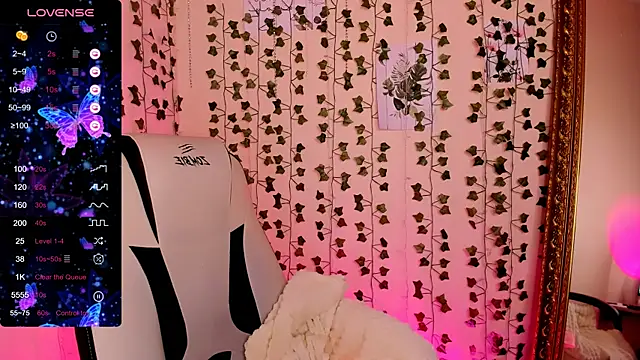 LinaBlossom_'s cam snapshot