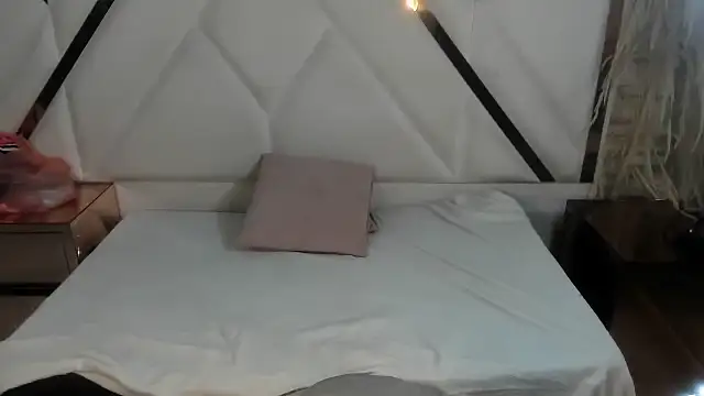 Shara_Oz's cam snapshot