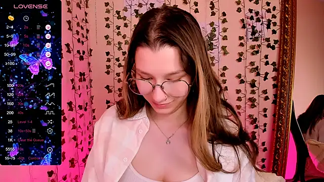 LinaBlossom_'s cam snapshot